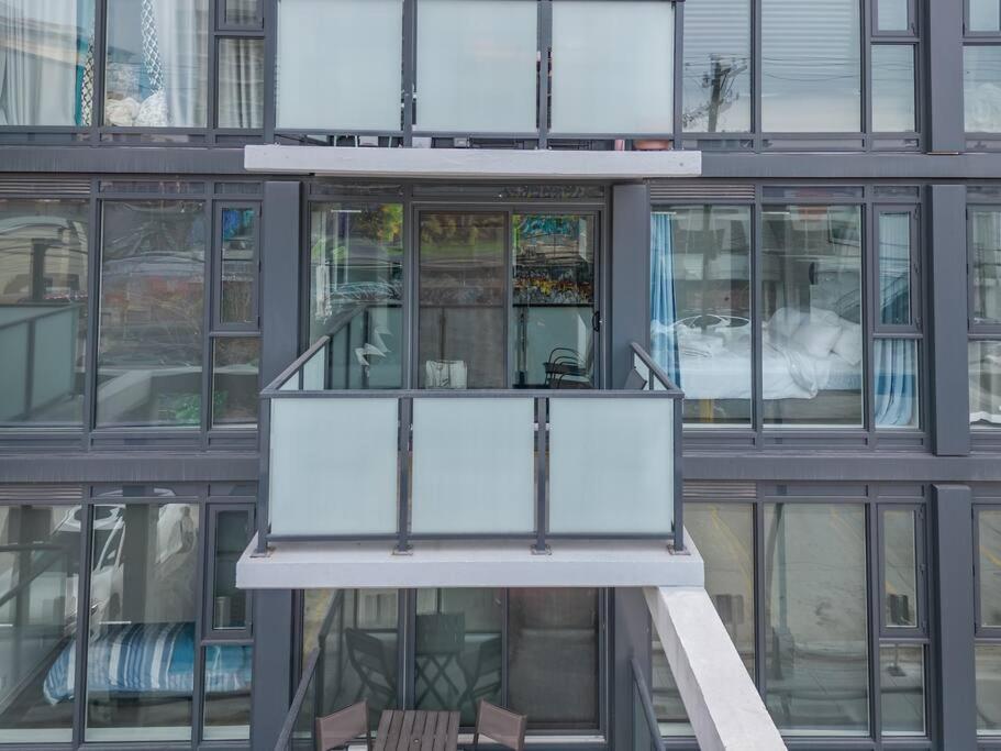 Chic 1Br Kensington Unit W/Parking Apartment Calgary Exterior photo
